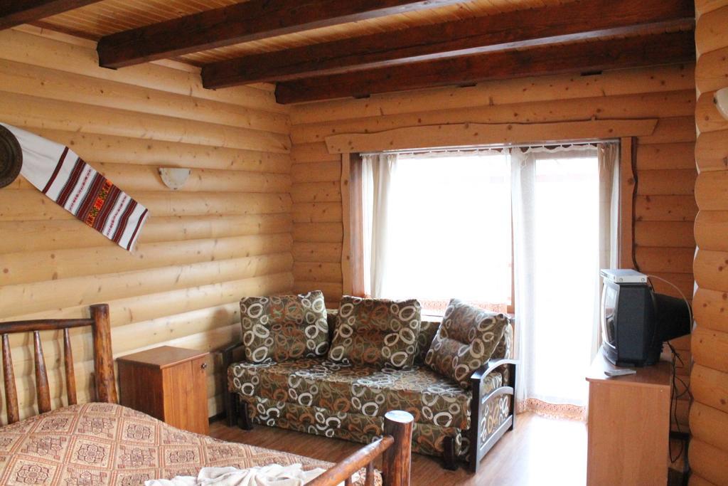 Gostynniy Dvir Raytshtoky Hotel Vorokhta Room photo