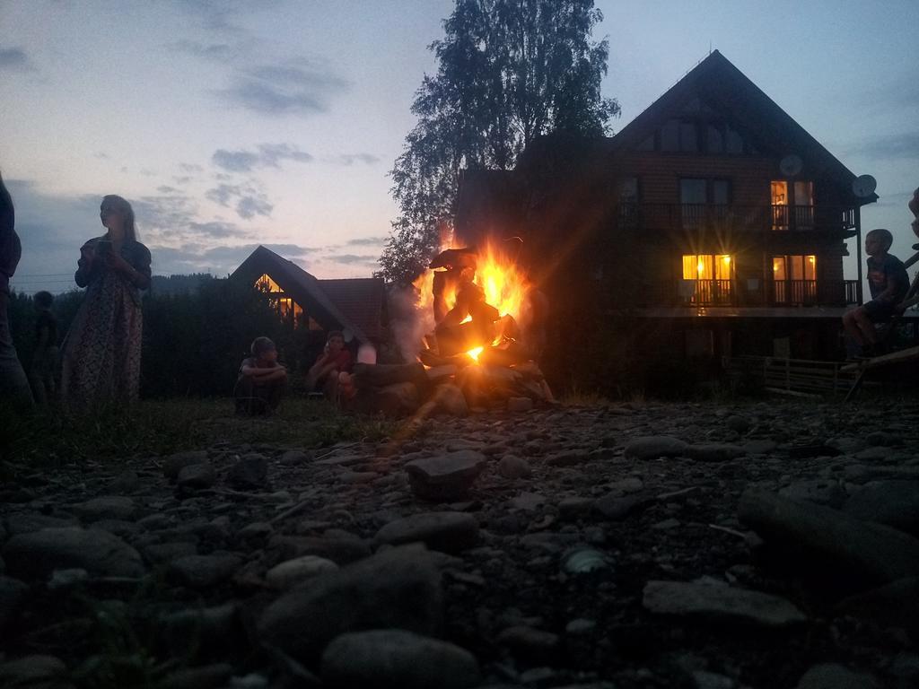 Gostynniy Dvir Raytshtoky Hotel Vorokhta Exterior photo